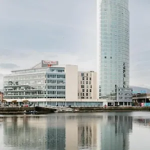 Best City Views, Sleeps 6, Fabulous Interiors Apartment